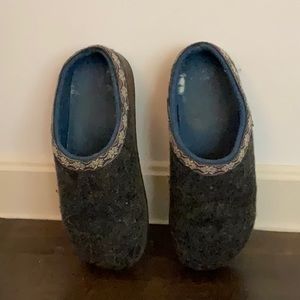 Worn Women’s Grey L.L. Bean Wool Slipper Clog - Size 9